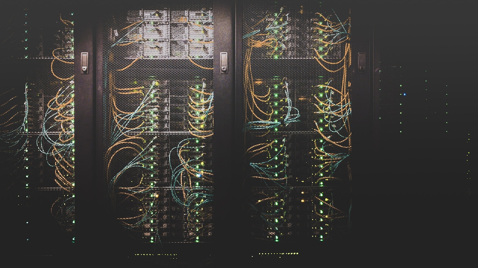 Data-centre infrastructure representing systems that process streaming records